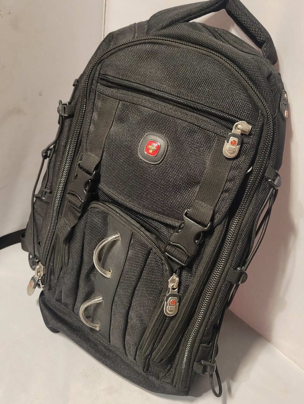 SwissGear Unisex-Adult 5358 USB ScanSmart Laptop Backpack, Large, Black Dot  EUC
